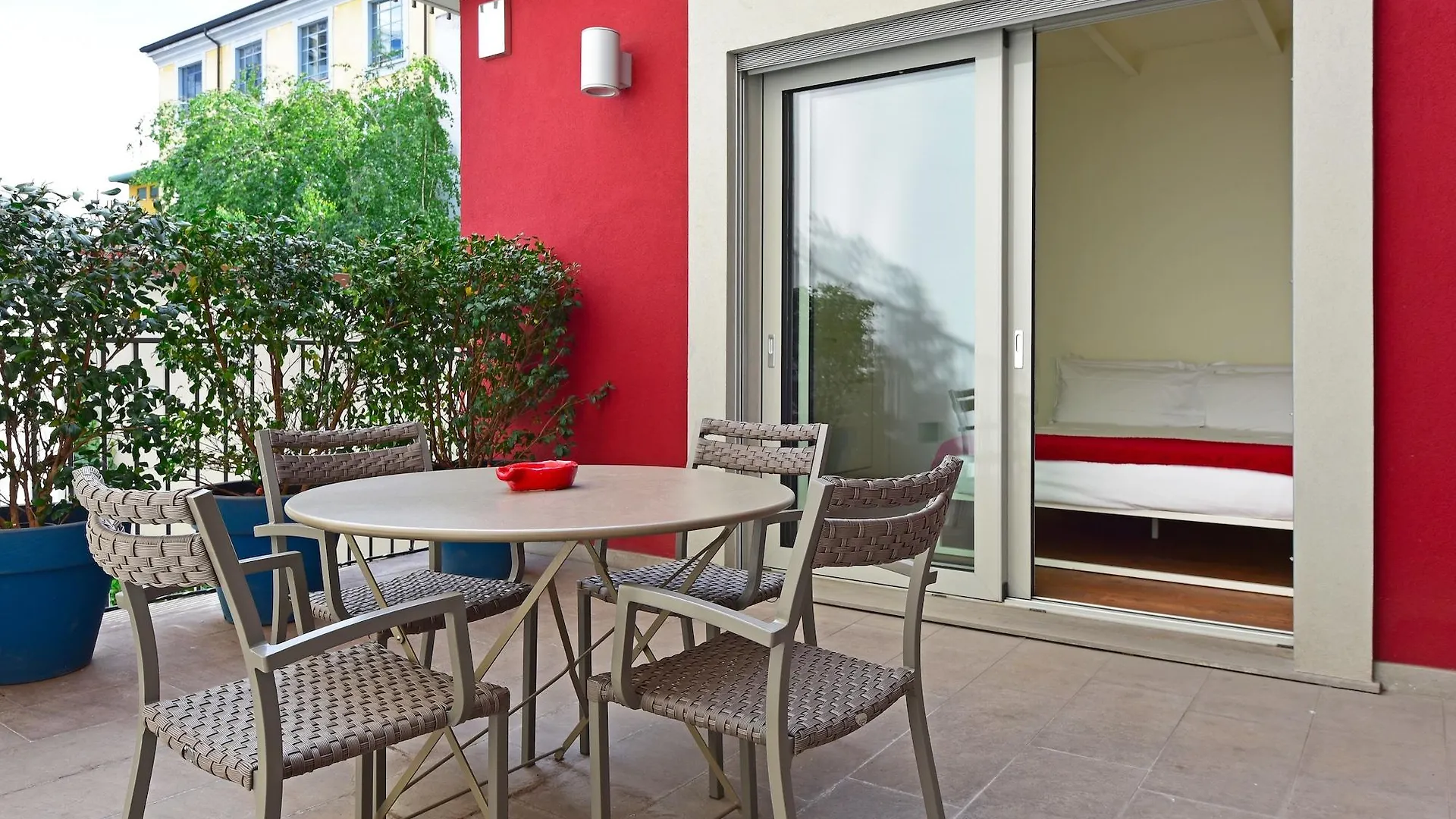 Milan Design Suites 0*,